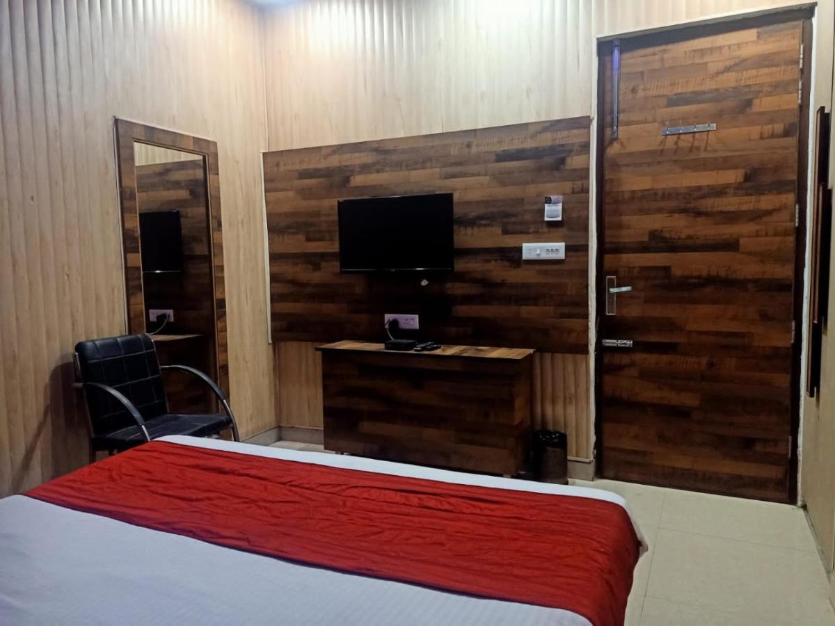 Zirakpur Hotel Pearl Grand & Banquet מראה חיצוני תמונה