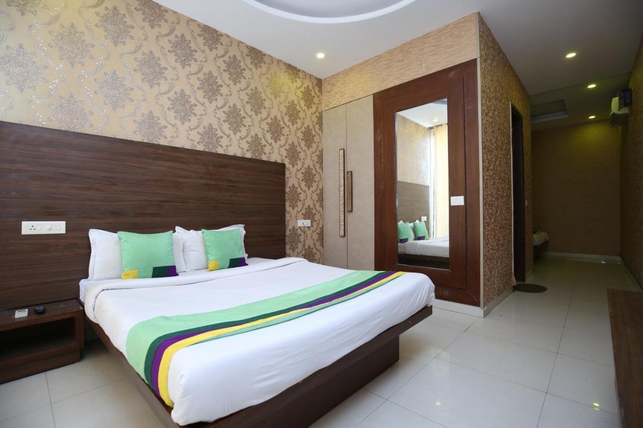Zirakpur Hotel Pearl Grand & Banquet מראה חיצוני תמונה