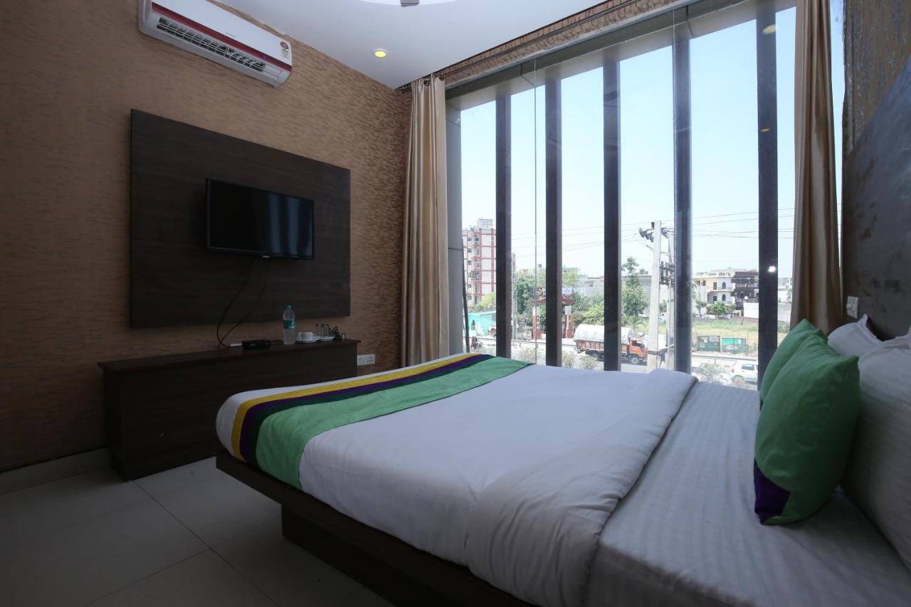 Zirakpur Hotel Pearl Grand & Banquet מראה חיצוני תמונה
