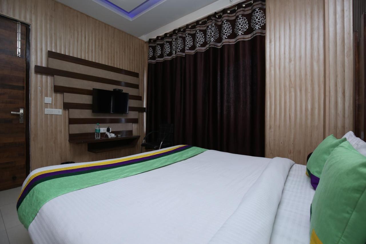 Zirakpur Hotel Pearl Grand & Banquet מראה חיצוני תמונה