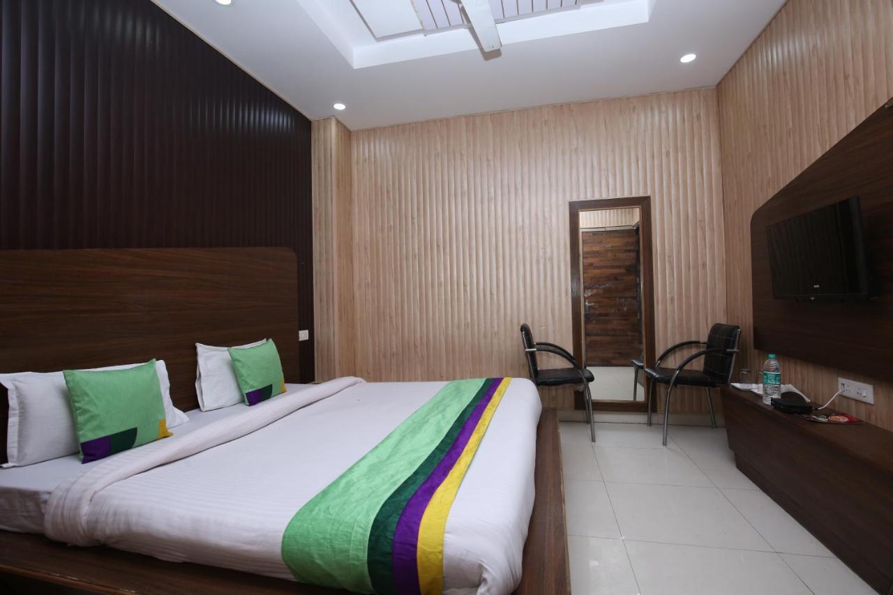 Zirakpur Hotel Pearl Grand & Banquet מראה חיצוני תמונה
