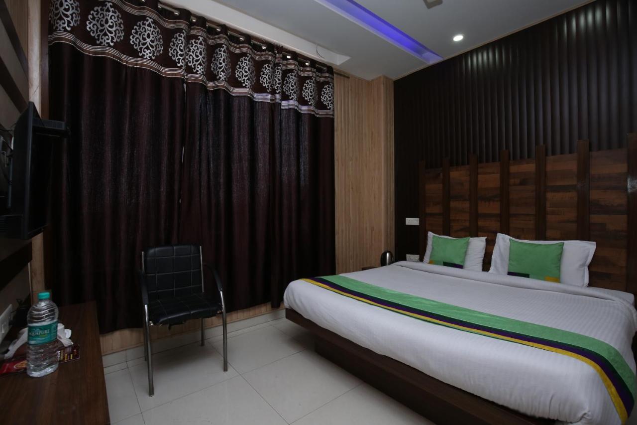Zirakpur Hotel Pearl Grand & Banquet מראה חיצוני תמונה