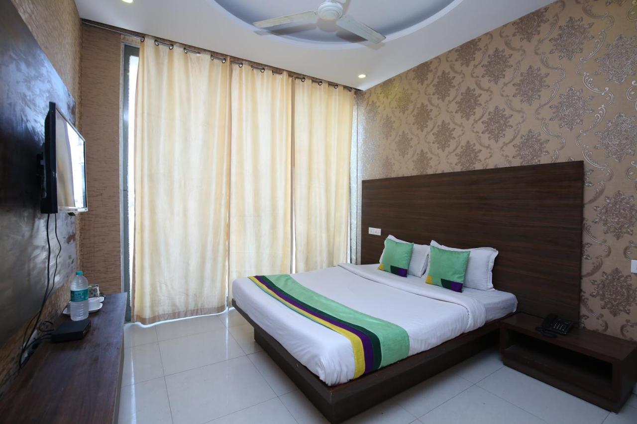 Zirakpur Hotel Pearl Grand & Banquet מראה חיצוני תמונה